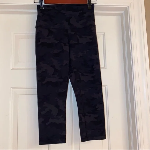 RARE Lululemon Wunder Under Crop Camo Leggings Roll Down Size 4 - Picture 5 of 11